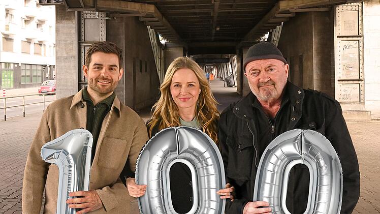 100 Folgen "Ein starkes Team": Die Hauptdarsteller Lucas Reiber (links), Stefanie Stappenbeck und Florian Martens begehen das Jubiläum angemessen.