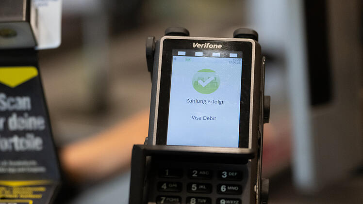 Bargeldloses Zahlen im Supermarkt