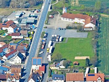 Der alte Festplatz dient schon seit längerem hauptsächlich als Lkw-Parkplatz. Das soll sich bald ändern. Foto: Ronald Rinklef