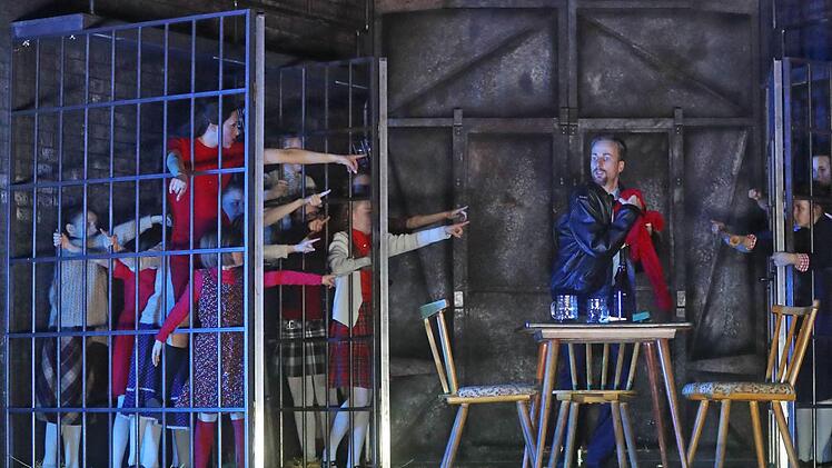 Szene aus Leos Janáceks Oper "Das schlaue Füchslein" am Landestheater Coburg. Foto: Henning Rosenbusch