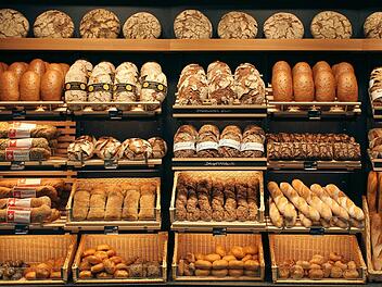R&uuml;ckruf: Die R&ouml;sner Backstube aus Unterfranken ruft ihre Kn&uuml;ppelbr&ouml;tchen zur&uuml;ck. Grund sind Kunststoffteile in dem Produkt. Foto: Paul Knecht/dpa