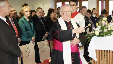 Der Würzburger Bischof Friedhelm Hofmann segnete die Hauskapelle und die neuen Räume des Anbaus.