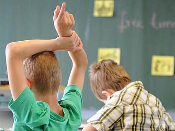 Wohin geht die Reise der Schulkinder im nördlichen Landkreis Kronach? Symbolbild: Daniel Bockwoldt/dpa