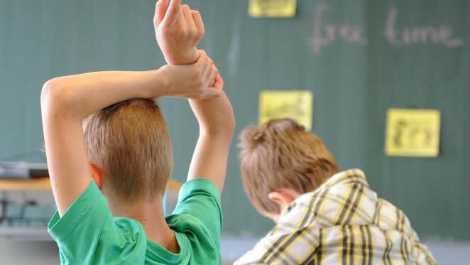 Wohin geht die Reise der Schulkinder im nördlichen Landkreis Kronach? Symbolbild: Daniel Bockwoldt/dpa