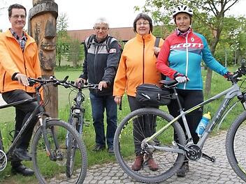 Max Rother, Sprecher Armin Lieb, Michaela Ritter und Sonja Fischer vom ADFC Obermain lassen sich auf dem Zweirad gerne den Fahrtwind um die Nase wehen und freuen sich auf noch viele sch&ouml;ne Touren in diesem Sommer mit hoffentlich zahlreichen Teilnehmern. Foto: Mario Deller