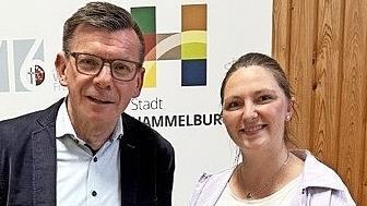 B&uuml;rgermeister Armin Warmuth mit der neuen Ortssprecherin Sabine Lilienwei&szlig;.