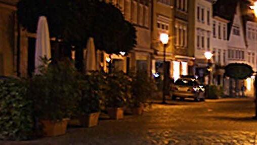 Seit Jahren gilt der Steinweg als hei&szlig;es Pflaster. Bereits vor f&uuml;nf Jahren gab es massive Proteste und Kritik an den Zust&auml;nden in der Nacht. Gestern eskalierte die Situation, so dass sechs Polizeistreifen eingreifen mussten. Foto: CT-Archiv/Andreas L&ouml;sch
