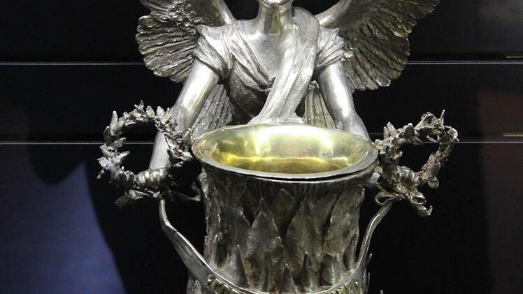 Der älteste der eindrucksvollen Pokale der ISSF.