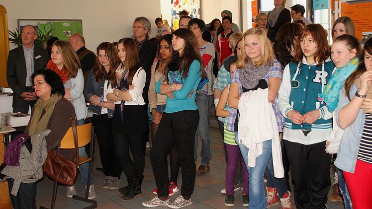 Groß war das Interesse bei Eltern und Gästen, aber auch den Schülern beim Berufsfindungstag in der Mittelschule Eltmann. Foto: gg