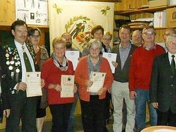 Geehrt wurden Mitglieder, die dem Verein seit 25 bis zu 50 Jahren die Treue halten. Es fehlen Edeltraud Neubauer, Helmut Kawan und Walter Schwarz. Foto: Wolfgang Dietz