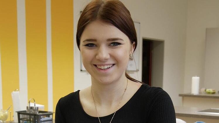 Jasmina (16) wird zur Kinderpflegeschule gehen.   Foto: Manja von Nida