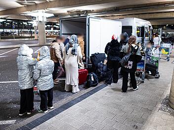 Flughafen Hannover - Ankunft Afghanen mit Aufnahmezusage