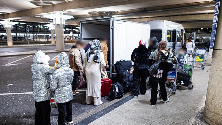 Flughafen Hannover - Ankunft Afghanen mit Aufnahmezusage