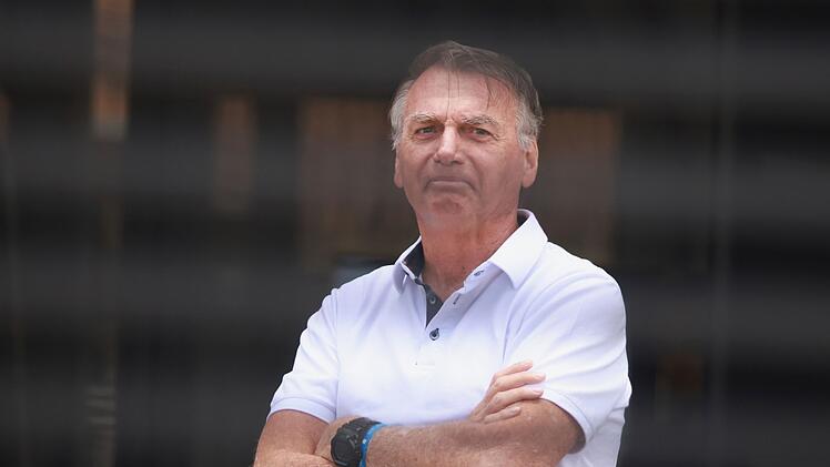 Bolsonaro erklärt Eingriff an Fußfessel mit Halluzinationen