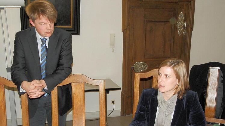 Felix Schmitt und Claudia Bellanti erläutern im Stadtrat das Projekt. Foto: Rainer Fritsch