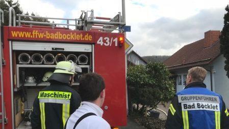 Unterstützt wurde der Einsatzleiter der Feuerwehr Bad Bocklet, Raphael Langer, von Kreisbrandinspektior Ronald Geis und Kreisbrandmeister Steffen Kiesel.Alexander Marx