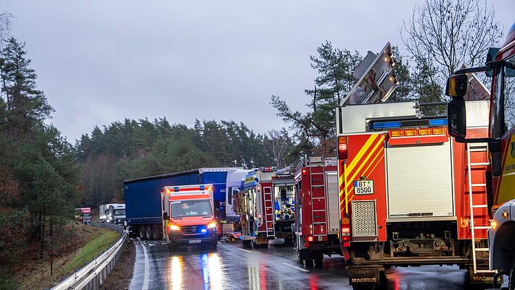 Schwerer Unfall auf der B22 bei Bayreuth