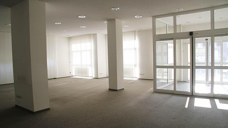 Die großzügigen Räumlichkeiten werden mi Trockenbauwänden abgeteilt, so dass kleine Zimmer entstehen - für die Intensivpflege und für die Tagespflege. Foto: Sonja Adam