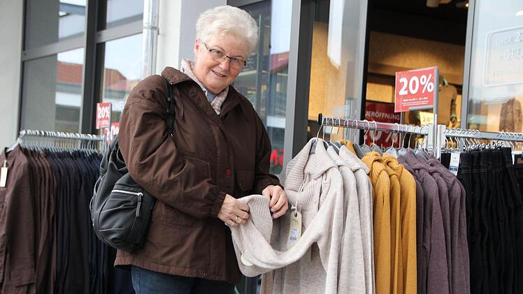 Renate Zeller aus Weißenbach freut sich, dass sie nicht mehr so weit fahren muss.