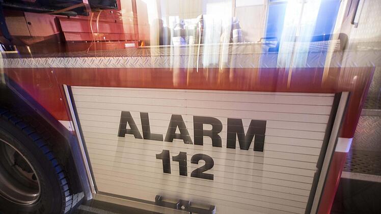 Weil ihr Essen in der Mikrowelle angebrannt ist und sich die Frau nicht selbst helfen konnte, musste am Donnerstag die Feuerwehr in Schweinfurt ausrücken. Symbolfoto: Rene Ruprecht