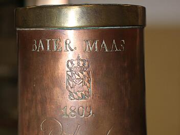"Objekt des Monats" im Heimatmuseum Ebern ist dieser Kupferkrug, der 1,069 Liter fasst. Foto: Katharina Becht
