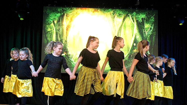 Tanz der Wiesentiere (kleine Angels) Foto: Susanne Deuerling