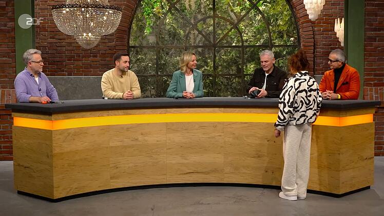 Bei der Nachfrage was sie einst dafür bezahlt hatten, drucksten die Freundinnen kurz herum. "10 Euro", gab Carmen schließlich zu.