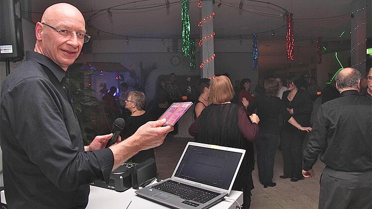 Stadtrat Hartmut Bös als DJ.