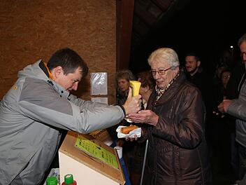 Ein Mann für alle Fälle: Guido Schneider hatte bei der Christbaumerleuchtung nicht nur die Kasse voll im Griff. Thomas Malz