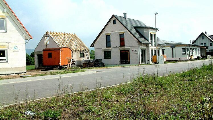 Eine Investition, die in nächster Zeit auf die Gemeinde Sand zukommt, ist die weitere Erschließung des Baugebietes "Untere Länge".  Foto: Alfons Beuerlein