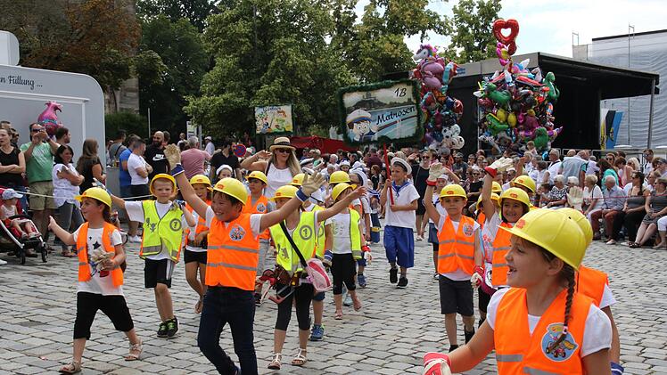 Beim 470. Neustadter Kinderfest zeigten  1400 Jungen und Mädchen tolle Darbietungen.  Foto: Michael Stelzner