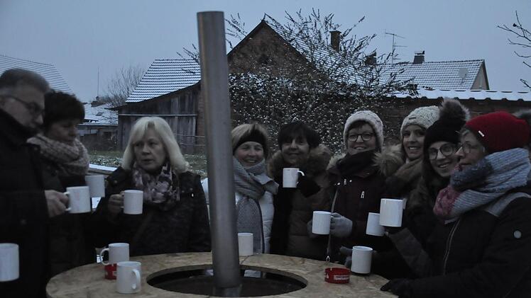 Bei Glühwein und warmen Füßen konnte man den weihnachtlichen Weisen genussvoll folgen.Peter Klopf
