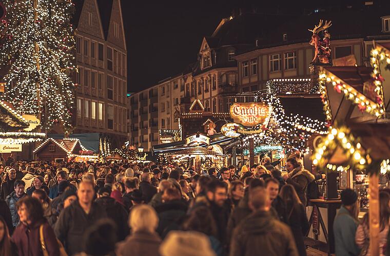 Außergewöhnliche Weihnachtsmärkte im Landkreis Kitzingen: Fackeln, Märchen, Live-Konzerte