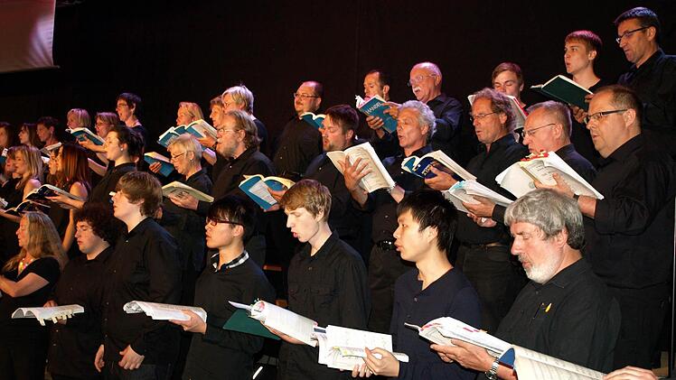 Der Haßfurter Kammerchor trat beim "Halleluja" besonders prägnant hervor.