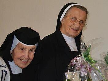 Schwester Donata und Schwester Armella verlassen Maria Bildhausen. Foto: Hanns Friedrich