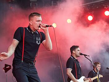 Kraftklub bei Rock im Park 2015. 2017 wird Kraftklub am Freitag bei Rock im Park in Nürnberg auftreten. Foto: dpa/Matthias Merz