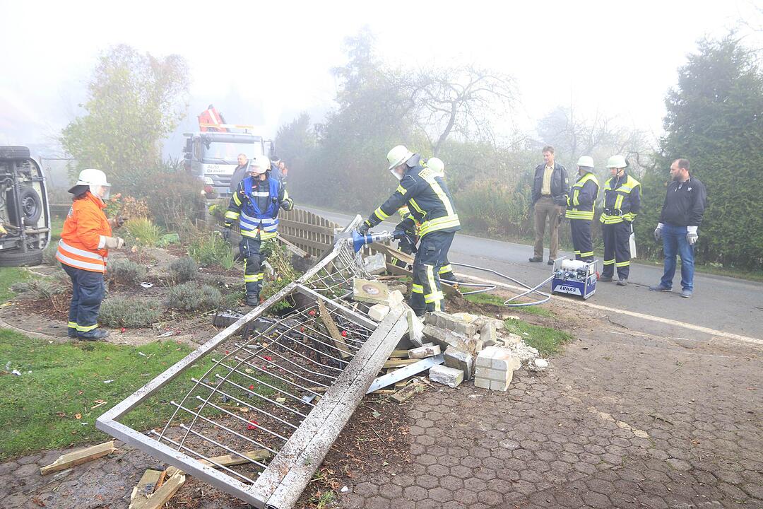 Landkreis Forchheim: Transporter landet in Garten