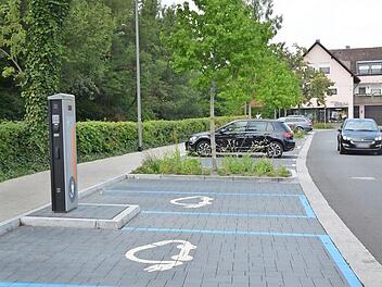 Sei es das Verbot von Plastikplakaten, die Frage nach den E-Ladestationen in der Stadt (Foto) oder die Forderung nach papierloser Kommunikation - die CSU-Fraktion stellte Fragen rund um den Klimaschutz.  Foto: Bernhard Panzer