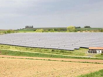 Die bei Altershausen bestehende Photovoltaikanlage soll erweitert werden. Der Stadtrat gab grünes Licht und leitet das Planverfahren dazu ein.