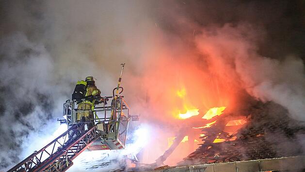 Bei einem Feuer in Zeil am Main verloren sieben Menschen ihr Zuhause