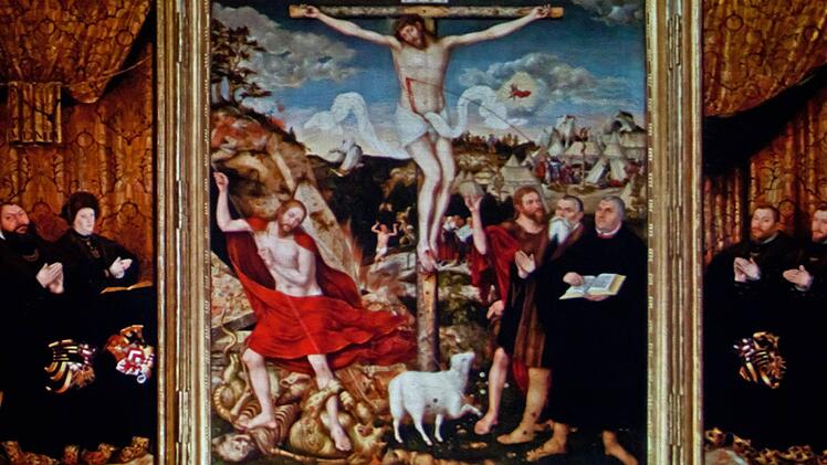 Projektion des Weimarer Cranach-Altars in der Coburger Johanneskirche.Foto: Jochen Berger