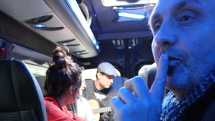 "Pssst", bedeutet Udo Langer zur Bandprobe im Bus.Markus Häggberg