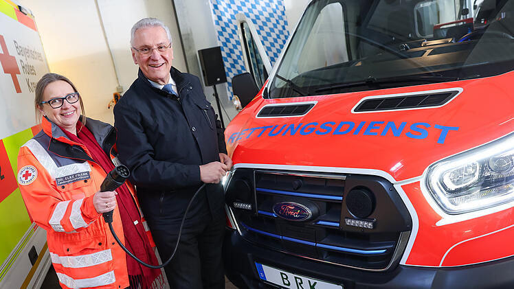 Erster voll-elektrischer Krankentransportwagen in Bayern