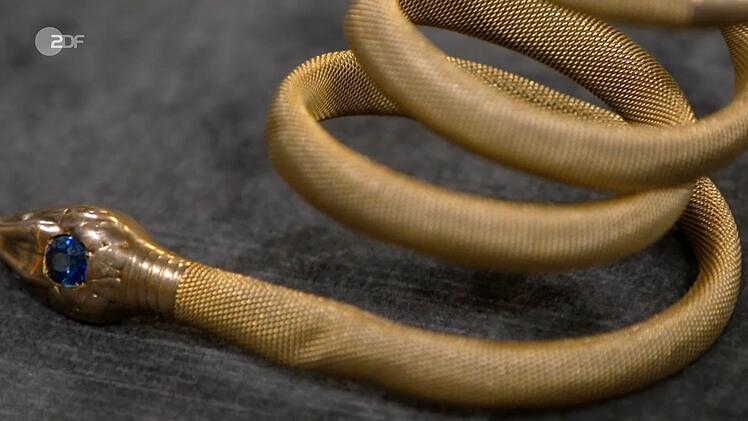 Als weiteres Objekt der Sendung datierte Heide Rezepa-Zabel ein Schlangenarmband ab 1880.