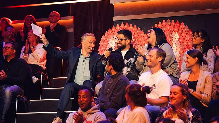 Die Studiog&auml;ste gehen davon aus, dass sie einer Aufzeichnung von B&ouml;hmermanns Show "ZDF Magazin Royale" beiwohnen werden. Doch da haben sie sich get&auml;uscht!