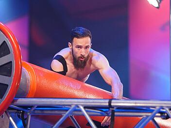 Kraft, Ausdauer und Geschicklichkeit waren gefordert. Unser Bild zeigt Marcel Bär auf dem "Ninja Warrior"-Parcours. Fotos: © MG RTL D /Gregorowius