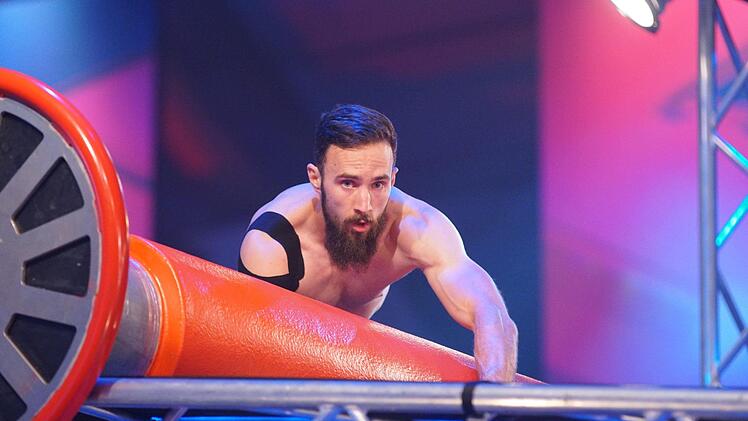 Kraft, Ausdauer und Geschicklichkeit waren gefordert. Unser Bild zeigt Marcel Bär auf dem "Ninja Warrior"-Parcours. Fotos: © MG RTL D /Gregorowius