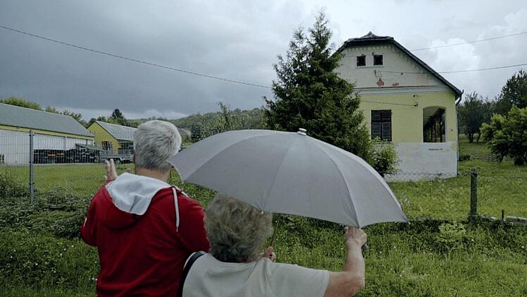 Udo Pörschke ist mit Zeitzeugin Monika  P. unterwegs. Pörschke