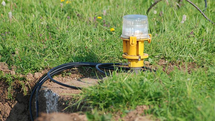 Es wird Licht auf dem Flugplatz.