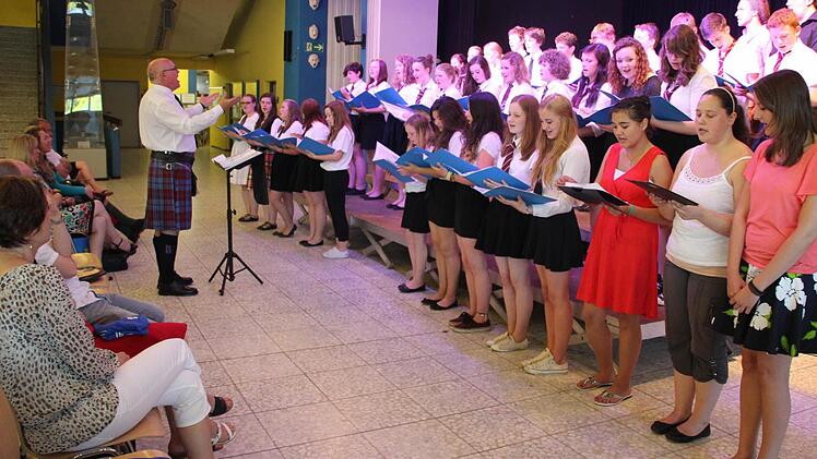 Walkin on sunshine - hieß die Schlussnummer, die Franken und Schotten gemeinsam anstimmten.
